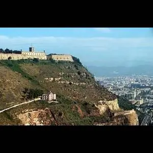 Фотография замка Монжуик в Барселоне