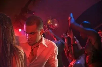 Королева дискотек танцует