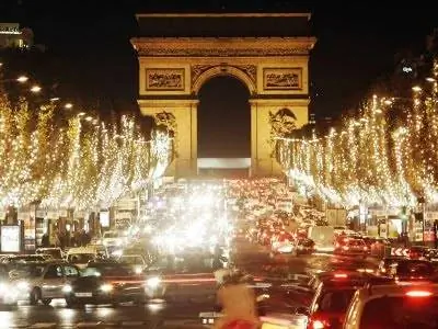 Париж на вечеринках в конце года