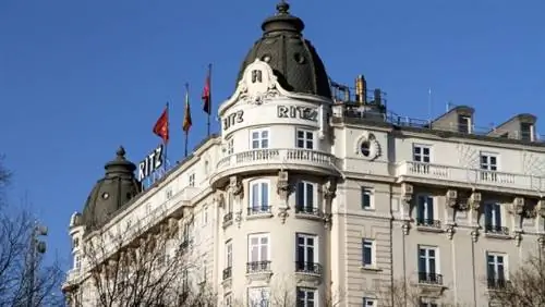 Вид на отель Ritz в Мадриде