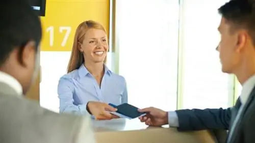 Путешествие с истекшим сроком действия удостоверения личности или паспорта с Vueling