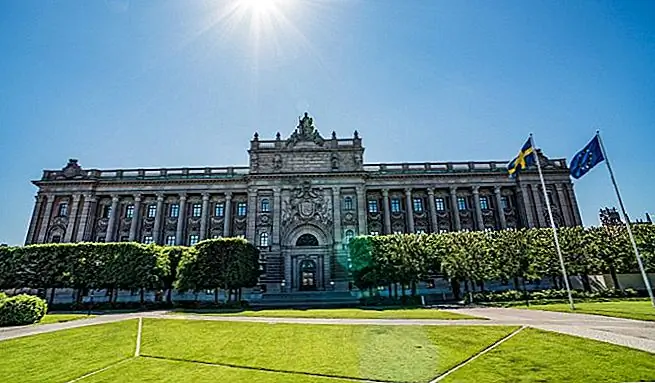 Когда я приехал в Стокгольм в июле, я обнаружил, что трачу около 100 долларов в день. Это много денег, даже для Стокгольма. Еда и выход часто поднимали мои расходы на жизнь чрезвычайно. В то время как я проповедую о бюджетных поездках, я часто не лучший бюджетный путешественник. В конце концов, это моя повседневная жизнь, и когда я хочу суши, я хочу есть суши! Поэтому я чаще склоняюсь к травмам.
