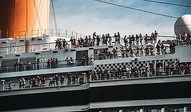 В прошлом месяце я совершил свой первый круиз как взрослый (предыдущие круизы были с моими родителями) и нашел, что это очень культурный опыт открытия глаз.