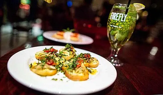 У Strip есть одни из лучших продуктов в мире, и с суммой денег, протекающей по этой улице, легко понять, почему. У меня здесь были блюда мирового уровня, но если вы хотите попробовать вкус местной пищи в Вегасе, обязательно побродите по проторенному пути и попробуйте некоторые из этих мест: