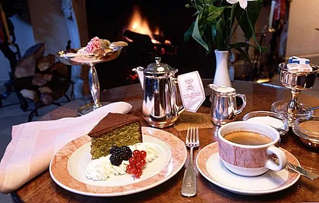 Kaffee and kuchen в венском кафе, Австрия