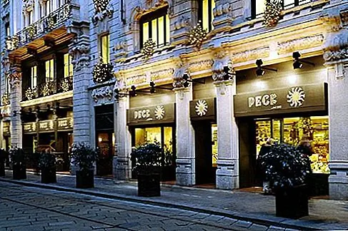 Peck, Milan Возьмите итальянскую горячую культуру продуктов питания и выйдете замуж за ее изысканную моду и дизайнерскую эстетику и престиж Милана, у вас есть Peck, самый высококлассный деликатес в мире. На самом деле, «деликатесы» - довольно слабый термин для применения к этой четырехэтажной витрине продуктов. На протяжении многих лет он превратился в элегантную и дорогой витрине, посвящённую продуктам Италии.