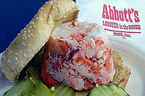 Abbott's in Rough, Mystic, CT Немногие летние удовольствия более благоприятны, чем заправляться в обед на омарах на открытой палубе в Abbott's, так как воды острова Фишер-Айленда мягко хлопают под вас палки. Для некоторых, посещение самого юго-восточного угла Коннектикута - это увидеть старые восстановленные корабли в Мистическом морском порту или кипящие киты и дельфины в Мистическом аквариуме; для любителей омаров, тем не менее, речь идет о том, чтобы поесть на омарах, свежих на лодке, в непринужденной обстановке на берегу.