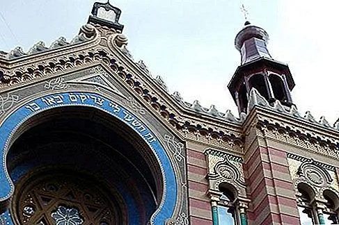 Прага, Чехия Чешская столица Праги может иметь один из самых разнообразных примеров исторической архитектуры в Европе.