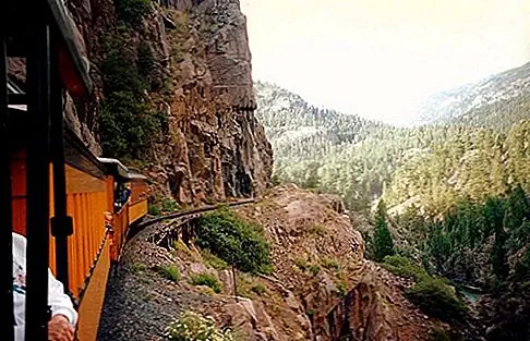 10 самых интересных железных дорог наследия в Америке