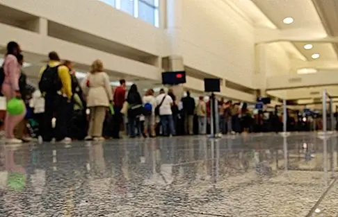 10 Худших аэропортов в США.