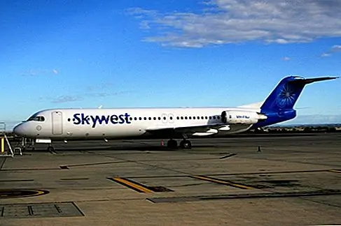 Skywest Airlines, Австралия. Чтобы не путать с полностью среднеамериканской региональной авиакомпанией SkyWest, австралийский Skywest летает в 17 пунктов назначения в Западной Австралии с центром в Перте. Наш SkyWest мог многому научиться у своего австралийского однофамильца с его большой защитой, 33 или 34-дюймовым сидением и бесплатной горячей пищей даже на часовых полетах.