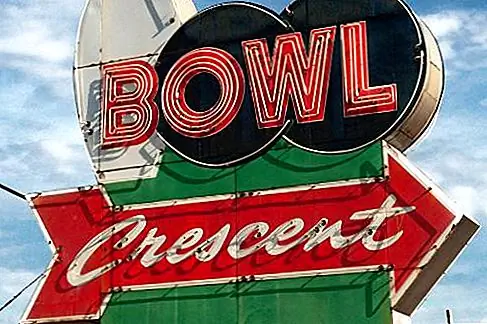 Полумесяца, Боулинг-Грин, Кентукки. В городе, названном Bowling Green, вы ожидаете несколько боулингов, верно? Ну, боулинг отнюдь не такой популярный вид спорта, как в середине