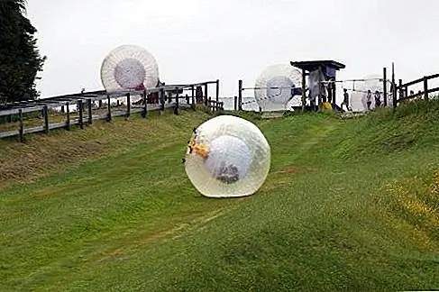 Zorbing Многие экстремальные виды спорта требуют значительной степени мастерства или смелости, или и того, и другого. И тогда есть Зорбинг. Zorbing Многие экстремальные виды спорта требуют значительной степени мастерства или смелости, или и того, и другого. И тогда есть Зорбинг.