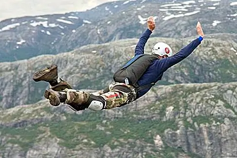 BASE Jumping Что вы пытаетесь, когда дайвинг становится немного зевок? Встречайте BASE-прыжки, один из самых известных в мире видов спорта. BASE Jumping Что вы пытаетесь, когда дайвинг становится немного зевок? Встречайте BASE-прыжки, один из самых известных в мире видов спорта.