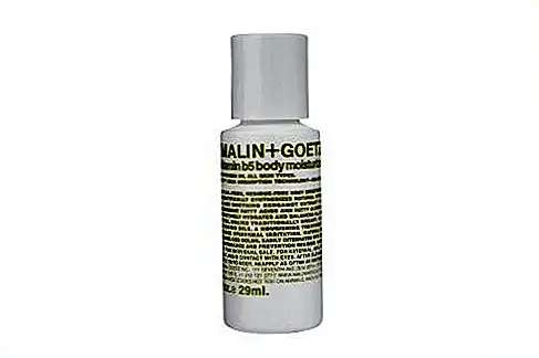 Малин + Goetz B5 Body Moisturizer Натуральный аромат плюс смягчающая кожу, безмасляная формула, не оставляющая за собой лишних излишеств, делает большой лосьон для лосьона, а увлажняющий агент B5 - это именно то. От Malin + Goetz (марка ниши, предлагающая множество продуктов в удобных для путешествий размерах), у нее есть витамины для питания кожи, меда и экстракта бергамота, чтобы успокоить, и масло ши, чтобы увлажнить. Он доступен в полноразмерной бутылке, а также в комплекте с комплектом принадлежностей для путешествий в 1 унции. бутылки.