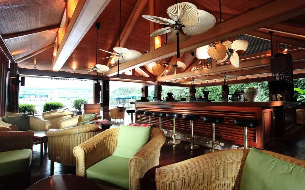 бамбук-бар-в-в-SOFITEL-легенда-Metropole-Ханой-ROOF1117