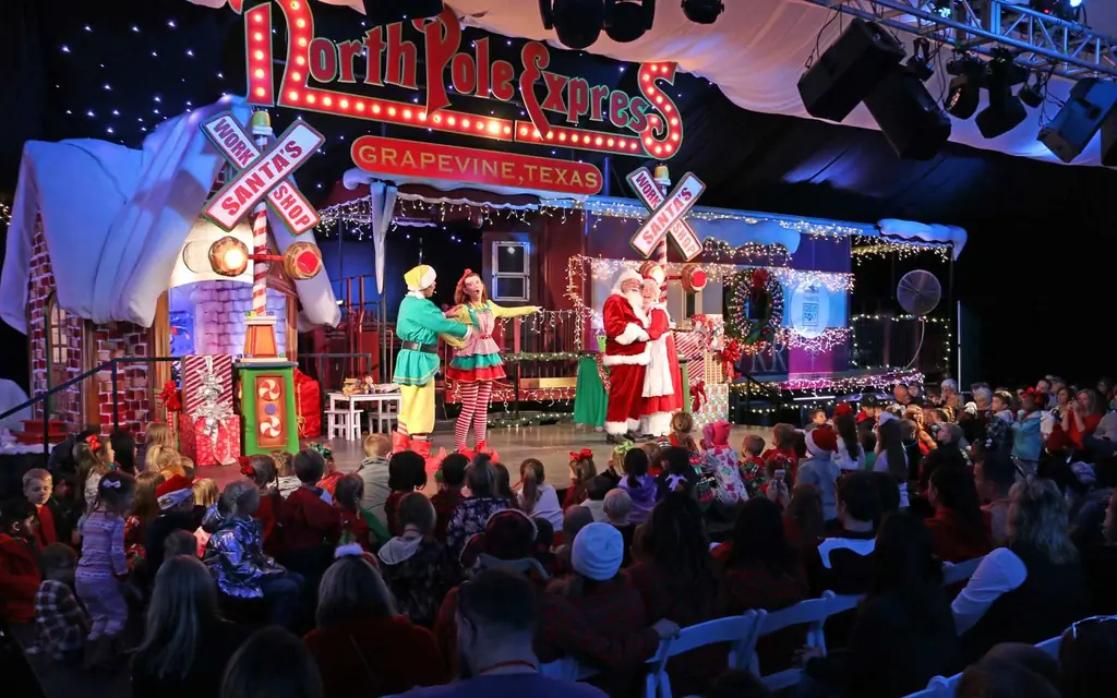 северо-полюс-экспресс-виноградная-техасский-XMASTRAIN