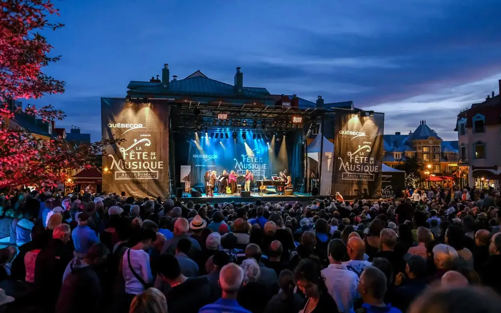 Tremblant-симфонический-оф-цветов-CAFALLFESTS0817