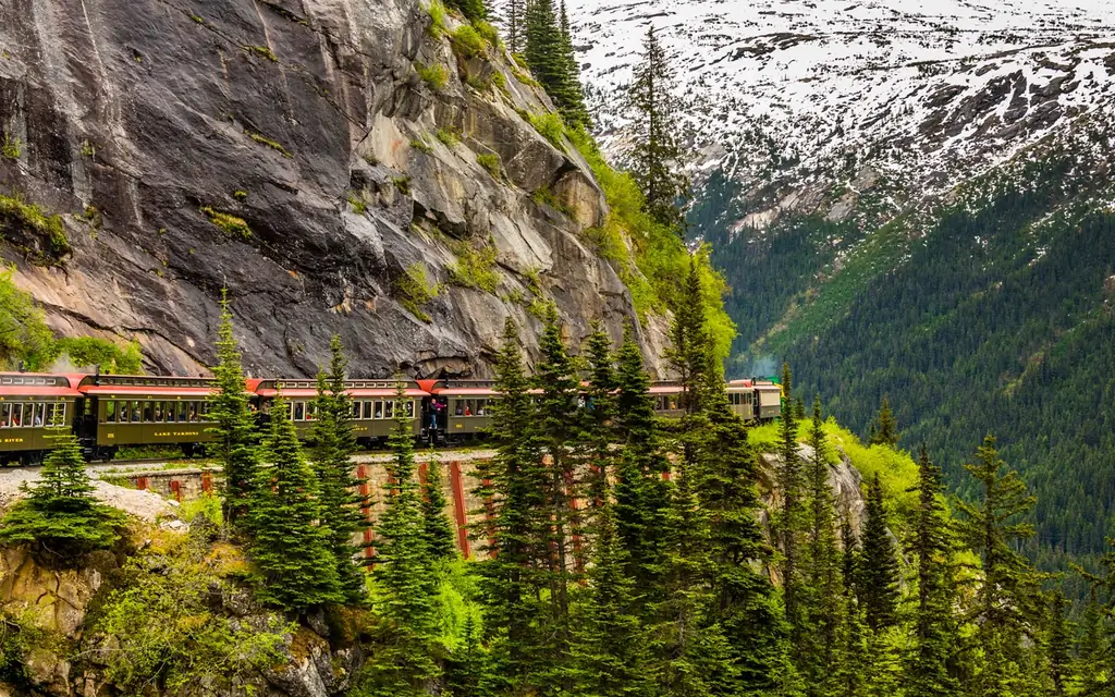 бело-пасс-и-Юкон-маршрутный поезд-YUKON0818