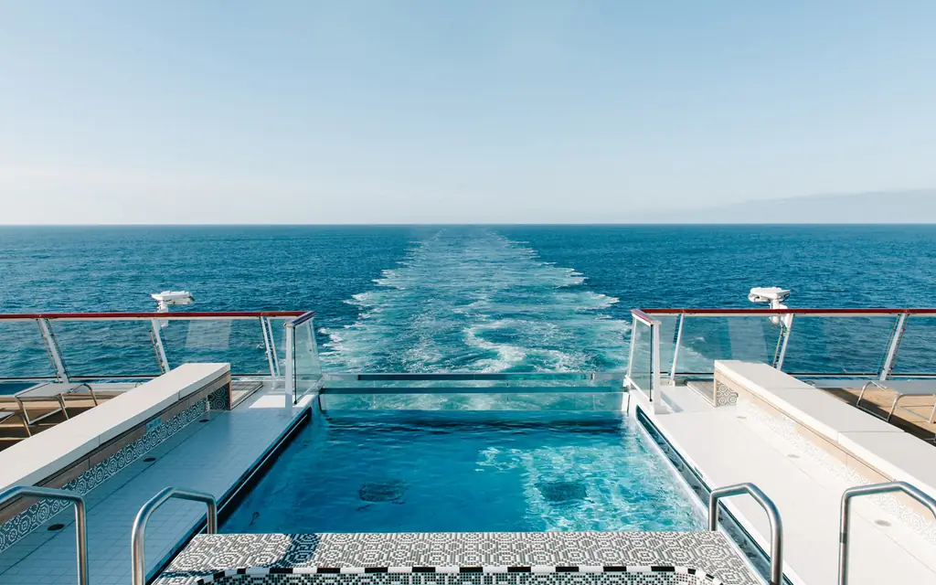 Infinity-Pool-Викинг-CRUISE0516