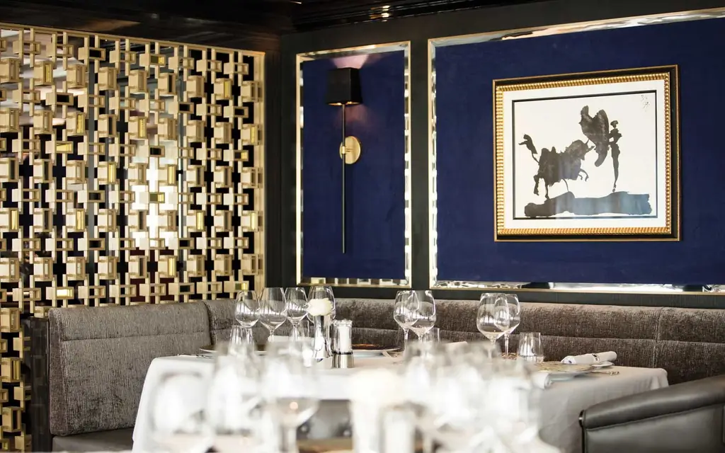 регент-семь-море-исследователь-премьер-ресторан-07-WHYCRUISE0118