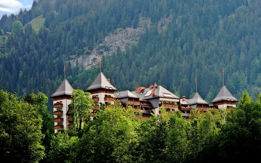 Лучшие курорты-Европа-Альпина-Гштаад-WBEURRES0616