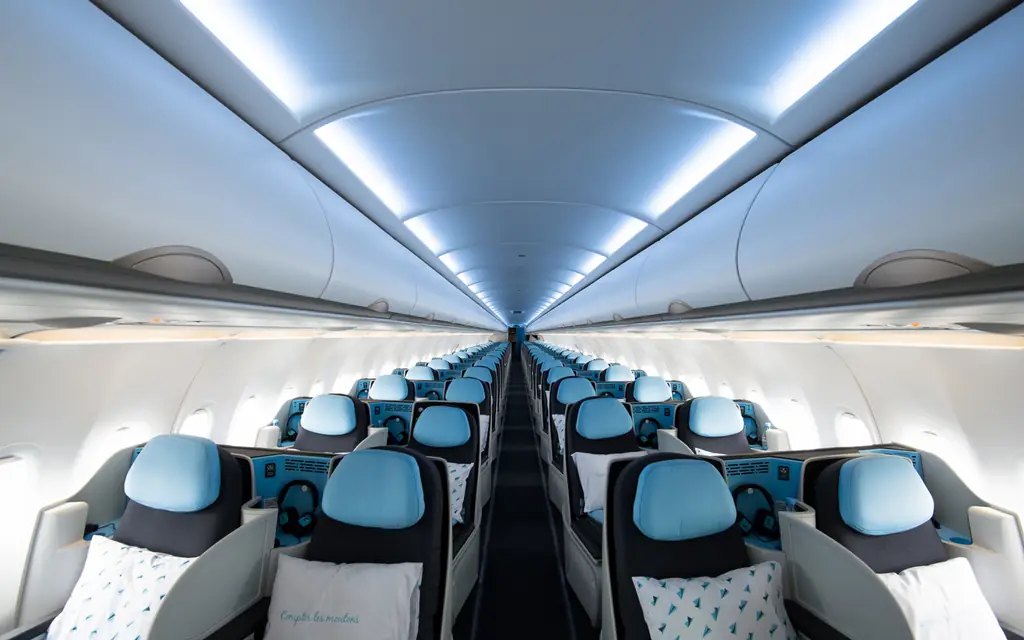 л-Compagnie-Lay-Flat-кровать-PARISBIZCLASS0619