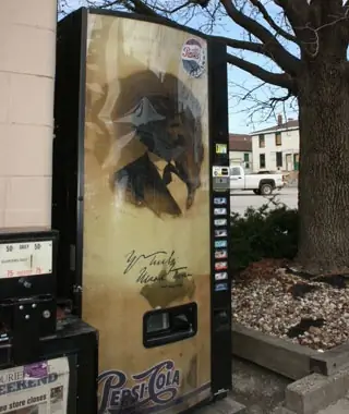 201010-w-vending-mark-twain