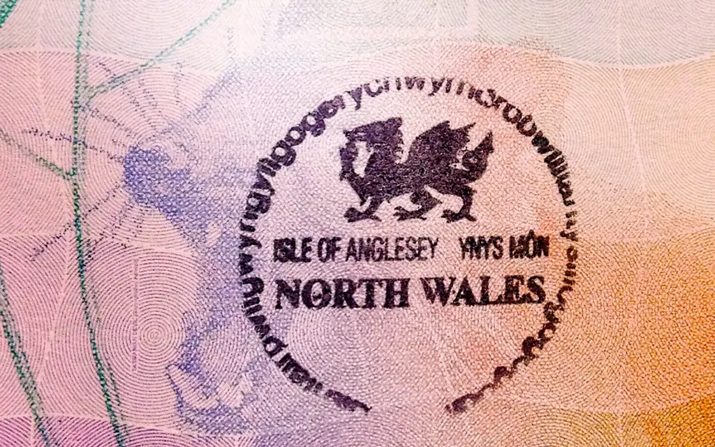 Llanfairpwllgwyngyllgogerychwyrndrobwllllantysiliogogogoch-STAMP0316