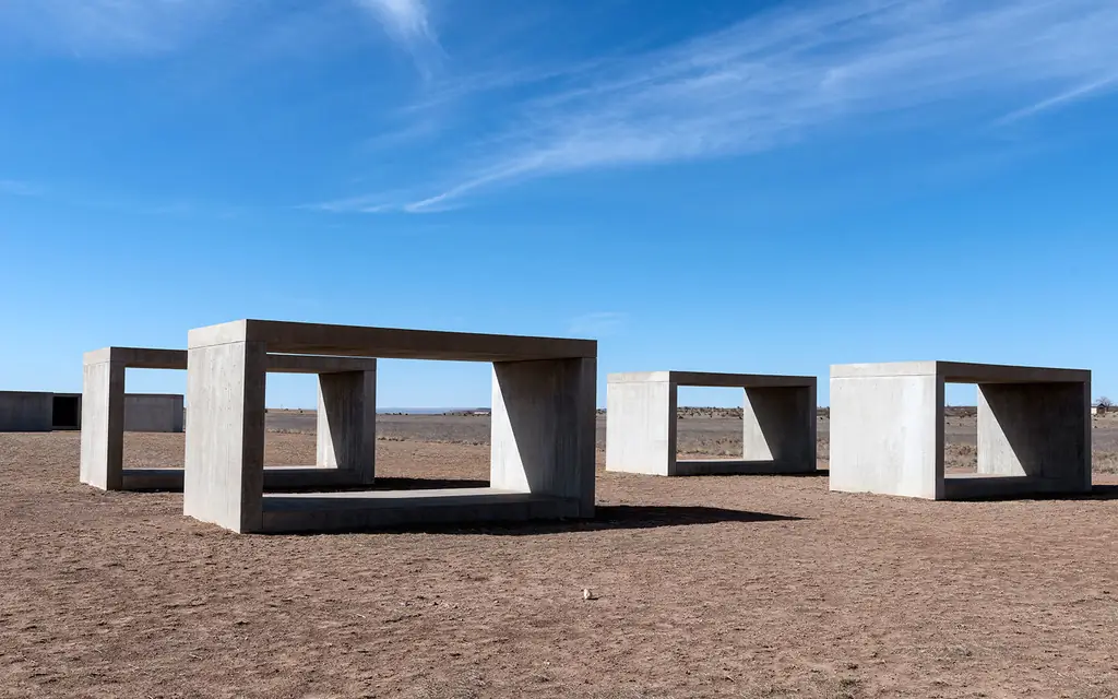 Марфа-техасский-Donald-Judd-SOLO1216