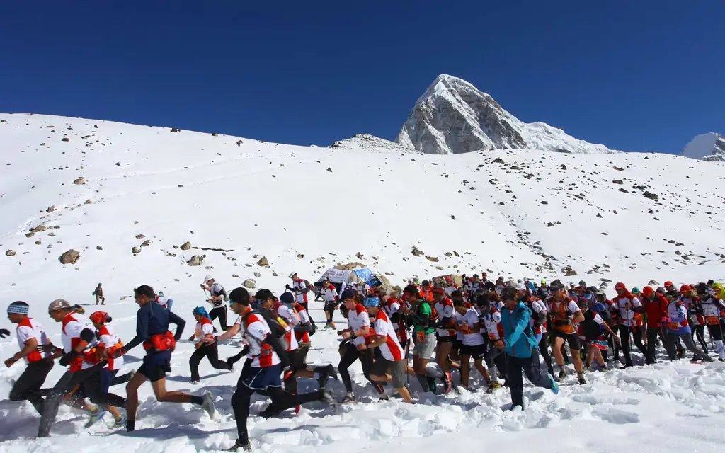 Everest-MARATHON0416
