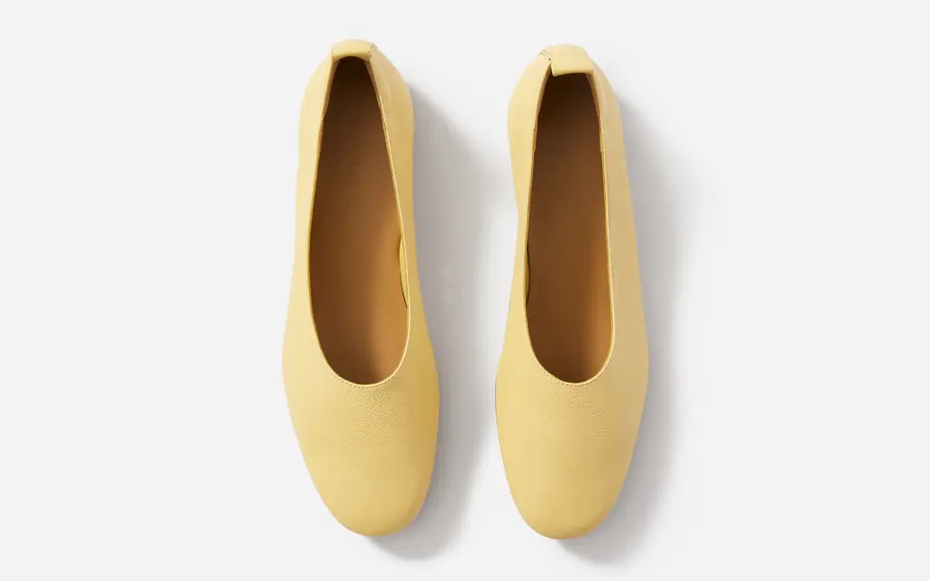 бледно-лимонно-everlane день-перчатка фаски-весна-EVERSPRING0419