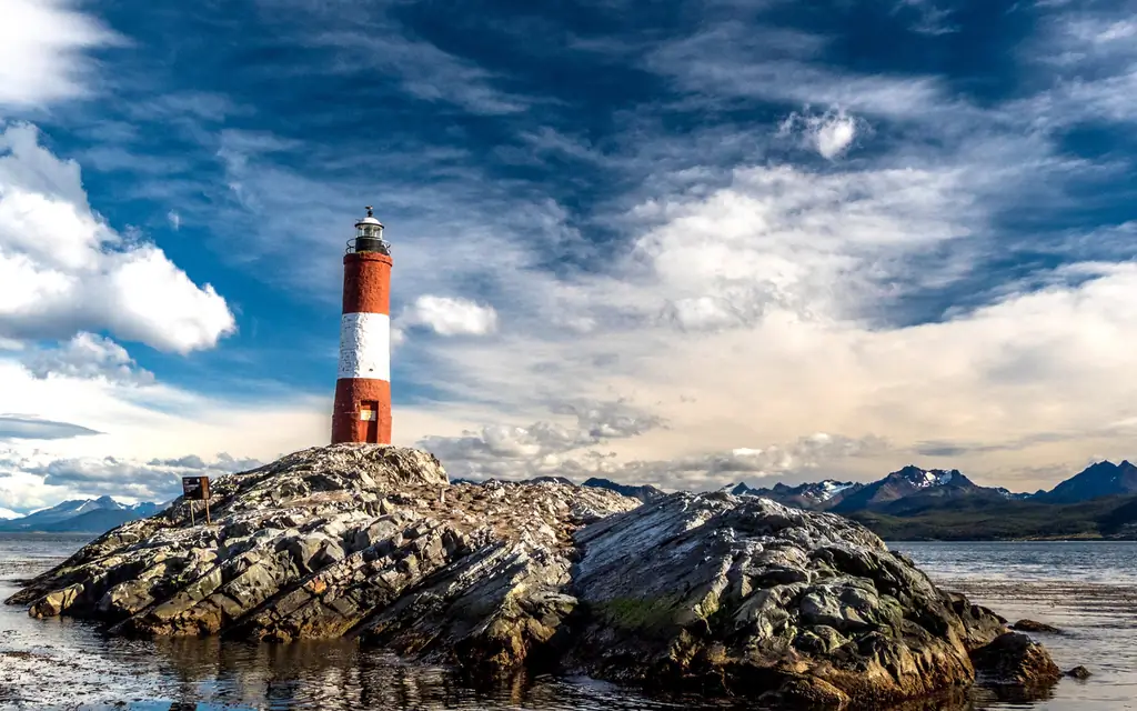 Les-Eclaireurs-аргентина-LIGHTHOUSE0816