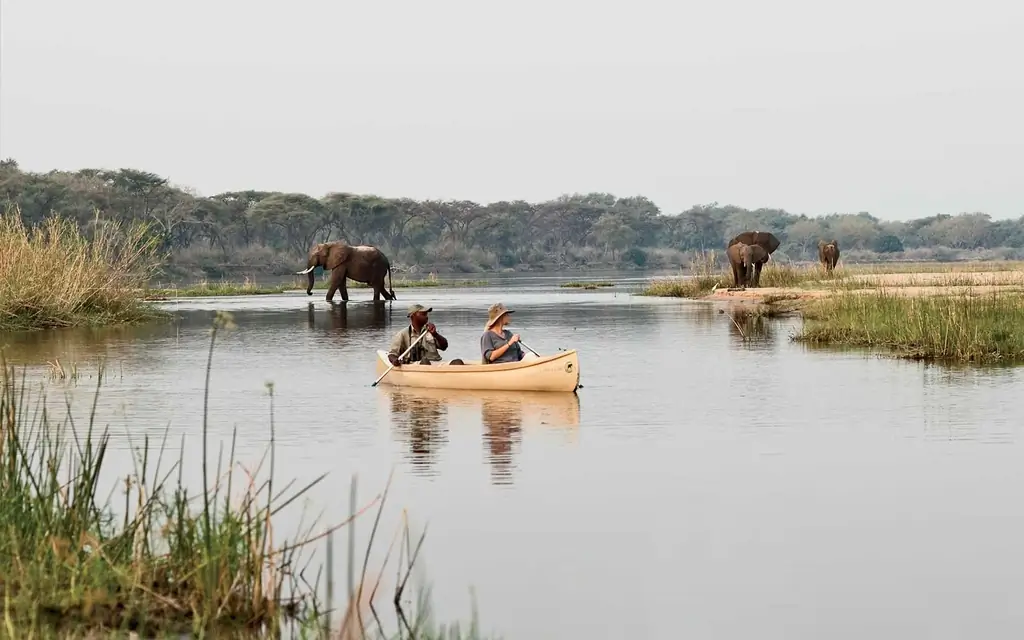 понизить-Zambezi-Zambia-MONDAY0617