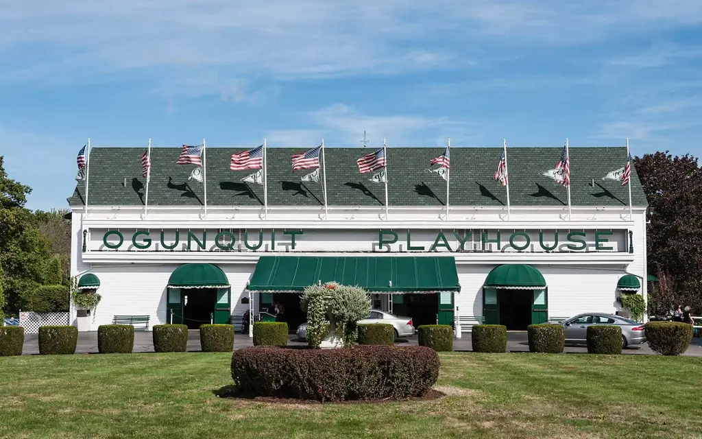 Оганкуит-Playhouse-мейн-SUMMERTHEATER0417
