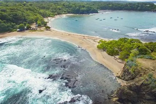 Великолепный пляж в Коста-Рике с двумя фронтами воды