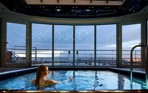 Бассейн на борту речных судов Crystal Cruises класса Рейн