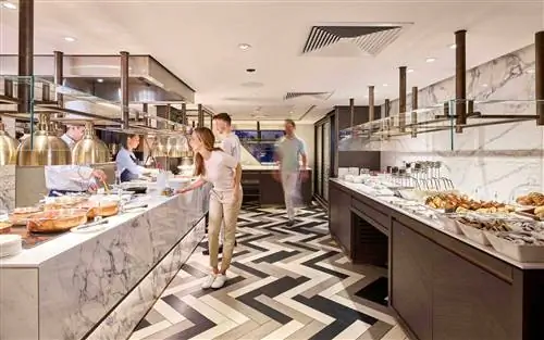Завтрак "шведский стол" в Waterside на борту речных судов Crystal Cruises