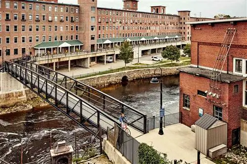 В этом маленьком городке штата Мэн есть одни из лучших пляжей в штате, а также отличная кухня и новый бутик-отель