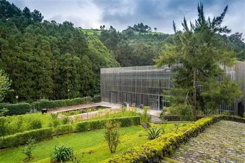 Бассейн Octant Hotels Furnas и экстерьер здания