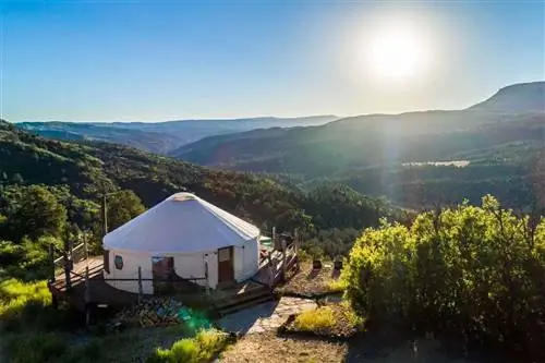 Вид с воздуха на юрту для глэмпинга в Zion Backcountry Glamping