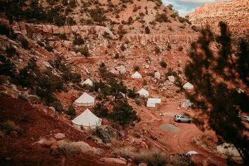 Глэмпинг-юрты на горе в Zion Glamping Adventures