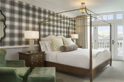 Внутренний люкс с балконом в отеле Omni Mount Washington Resort