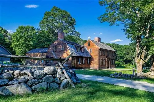 Историческая таверна Hartwell на тропе Battle Road Trail в Лексингтоне, Массачусетс.