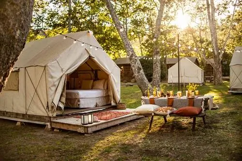 Образ жизни в палатке для глэмпинга на курортах Sun RV Resorts в Эль-Капитане