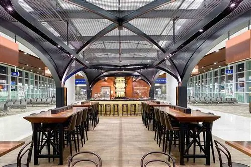 Места в баре Sazerac