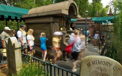 Особняк с привидениями в мире Диснея