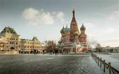 Собор Василия Блаженного на Красной площади в Москве во время Рождества, Россия