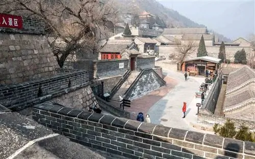 Старая китайская деревня в горной цепи, Великая китайская стена, Пекин, Китай