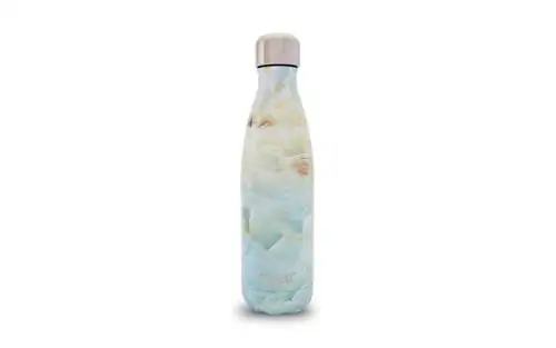 изолированная бутылка для воды
